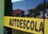 CNH sem autoescola avança e já fecha autoescolas pelo Brasil; entenda o que muda fachada de autoescola fechada no Brasil, simbolizando o impacto da CNH sem autoescola obrigatória